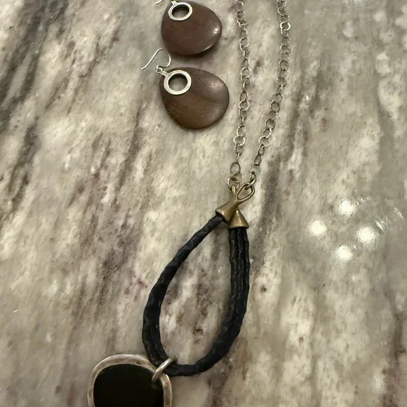 Silpada Black and Gold Pendant Necklace & Earrings! All set in stearling silver - Picture 5 of 5